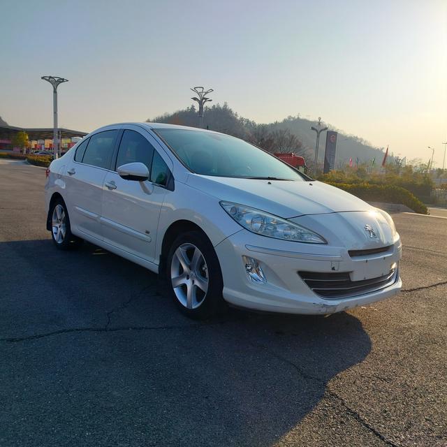 Peugeot 408