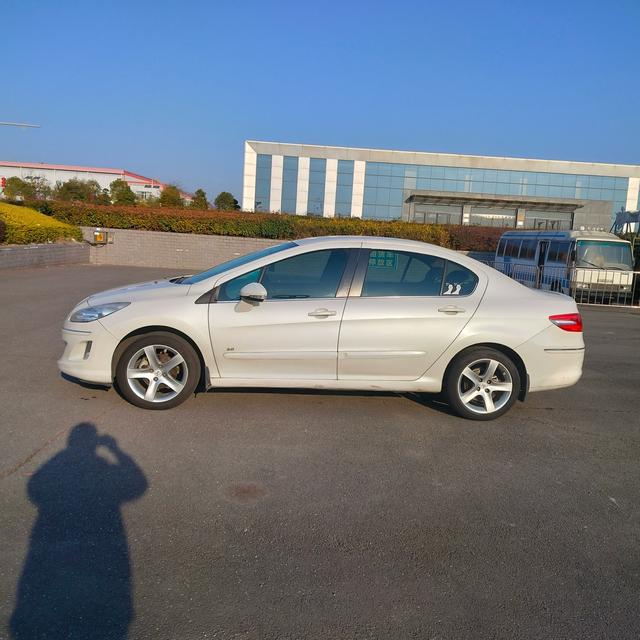 Peugeot 408