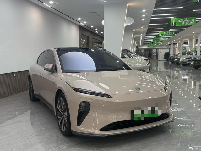 NIO ET5