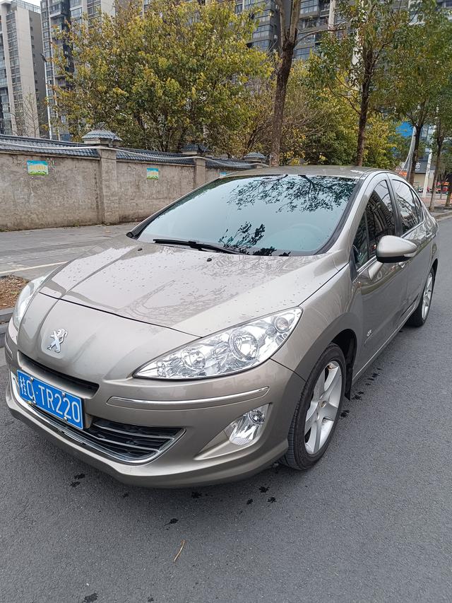 Peugeot 408