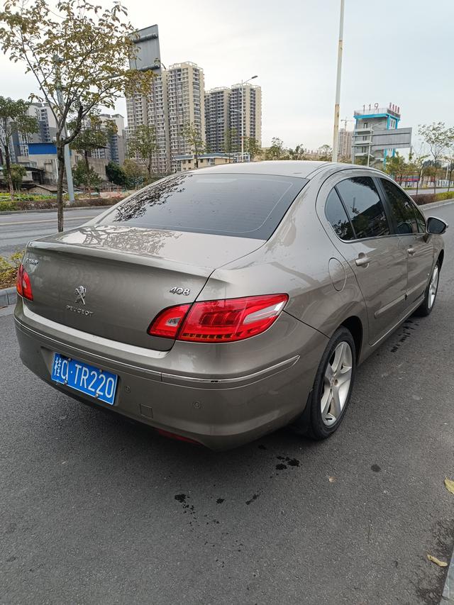 Peugeot 408