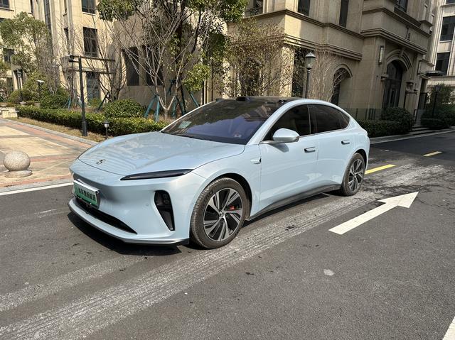 NIO ET5