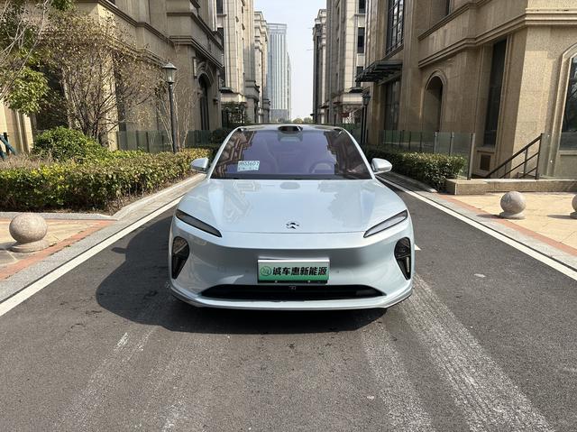 NIO ET5