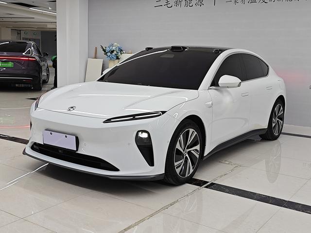 NIO ET5