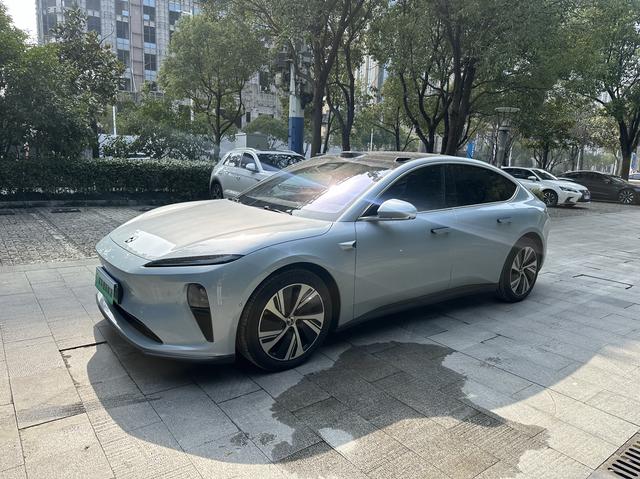 NIO ET5