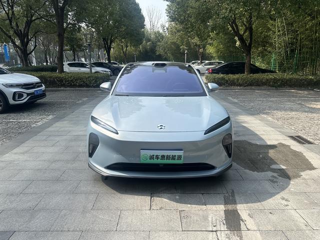 NIO ET5