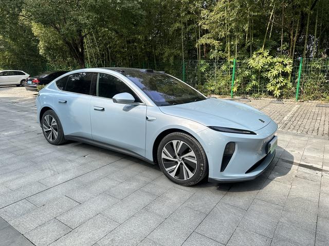 NIO ET5