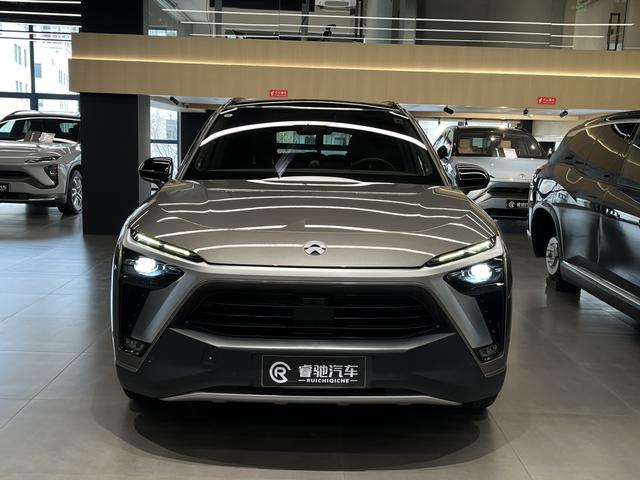 NIO ES8