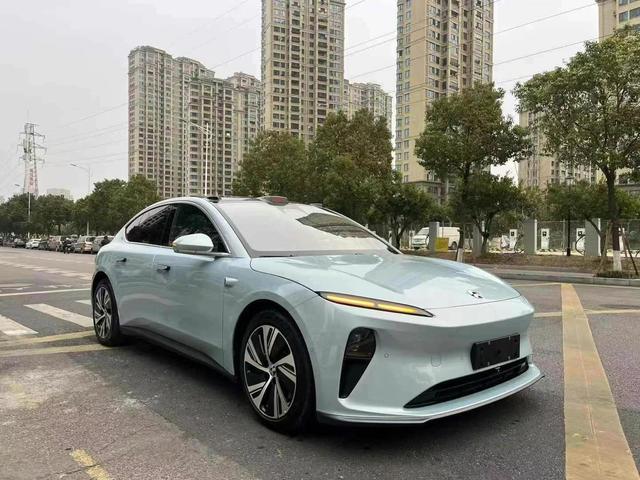 NIO ET5