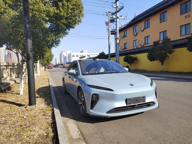 NIO ET5