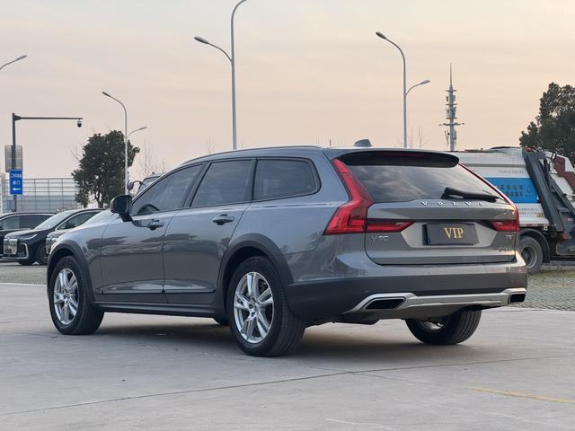 Volvo V90