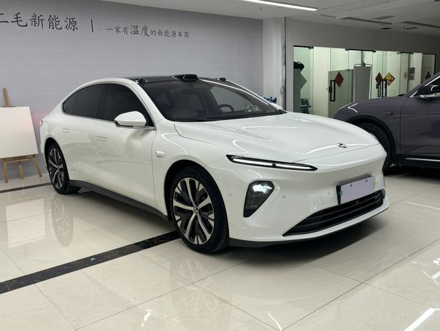 NIO ET7