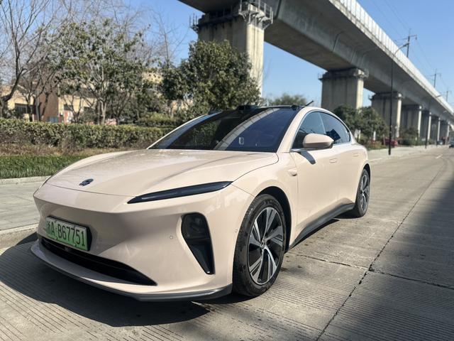 NIO ET5