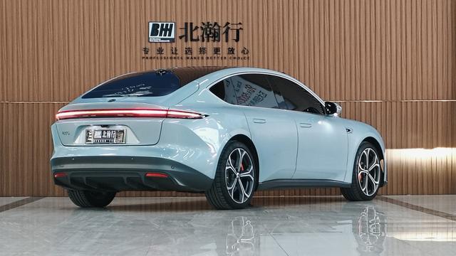 NIO ET5