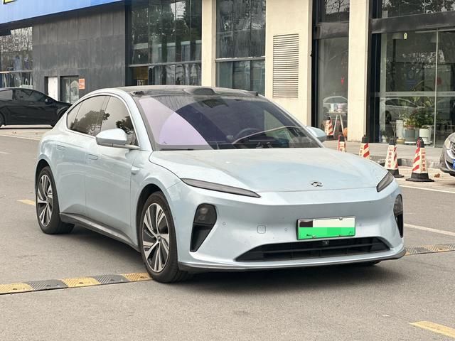 NIO ET5