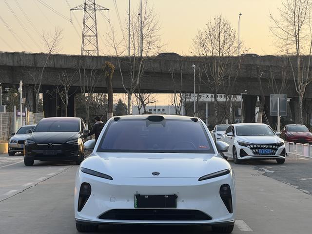 NIO ET5