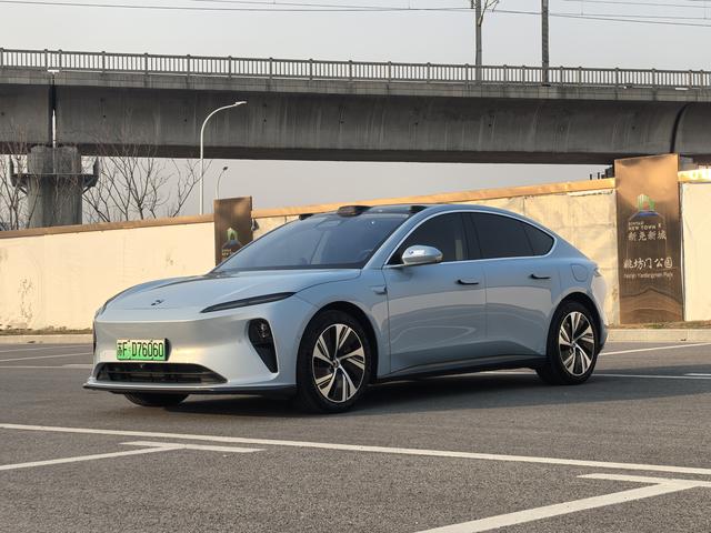 NIO ET5