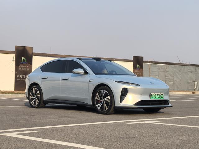 NIO ET5