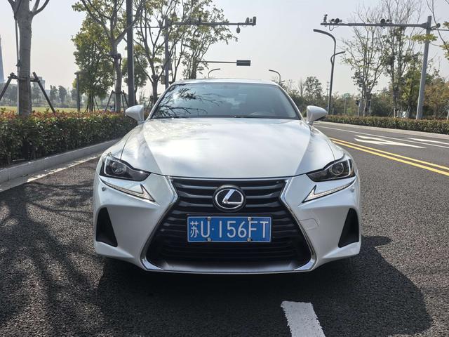 Lexus IS