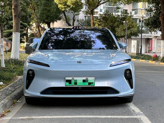 NIO ET5