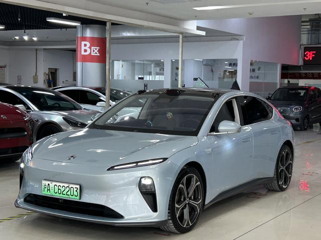 NIO ET5