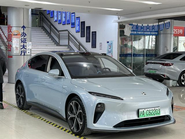 NIO ET5