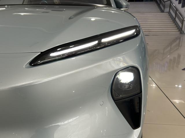 NIO ET5