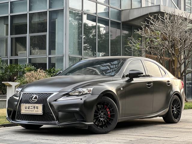 Lexus IS