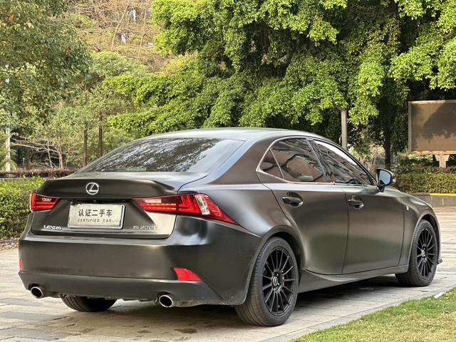 Lexus IS