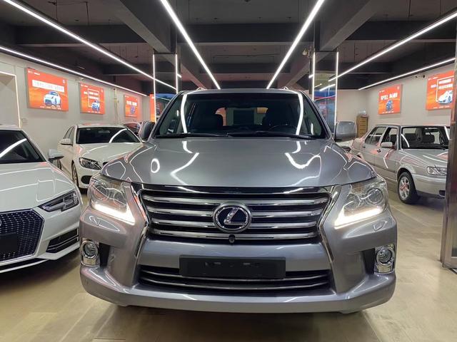 Lexus LX