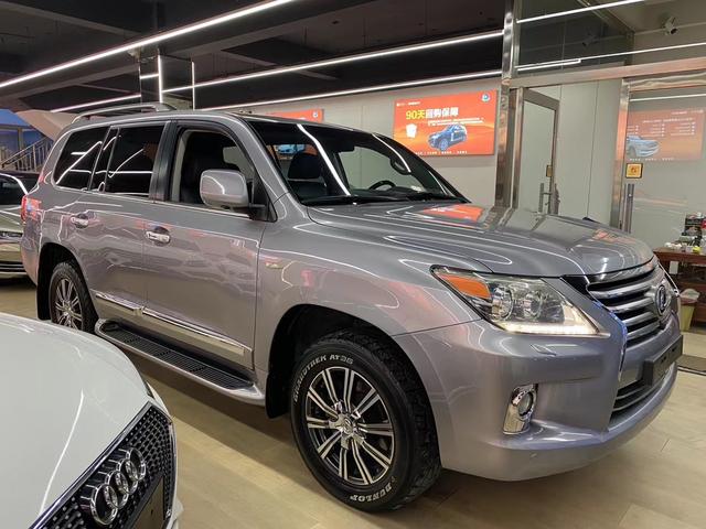 Lexus LX