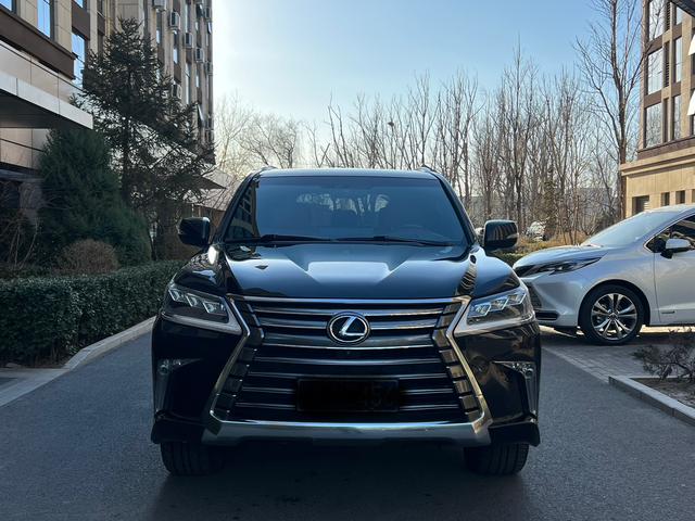 Lexus LX