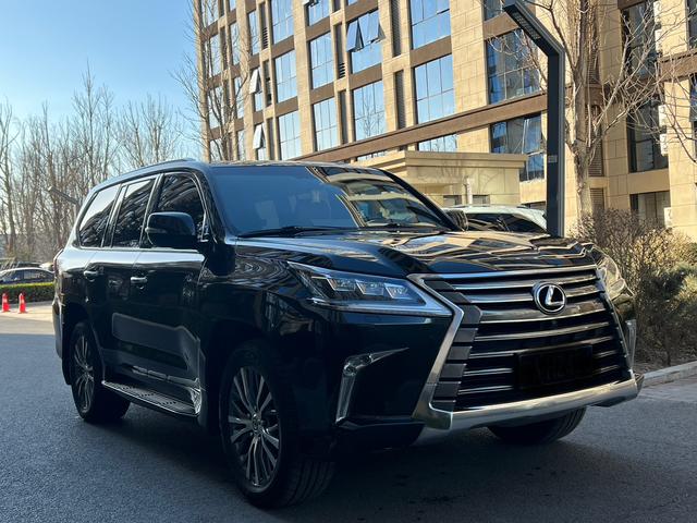 Lexus LX