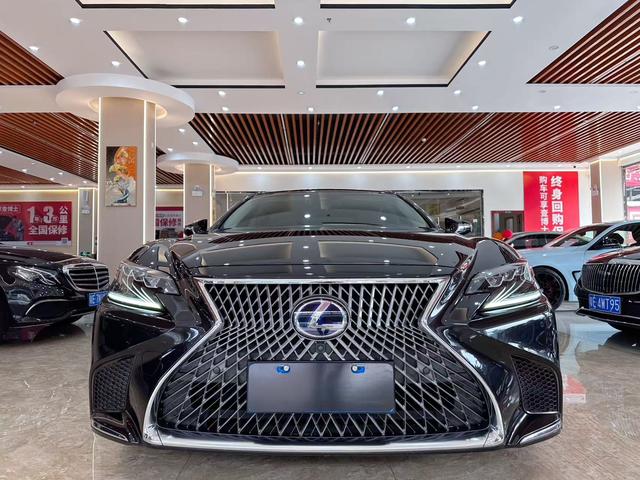 Lexus LS