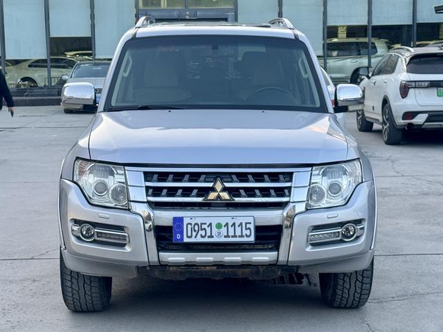 Mitsubishi Pajero (imported)