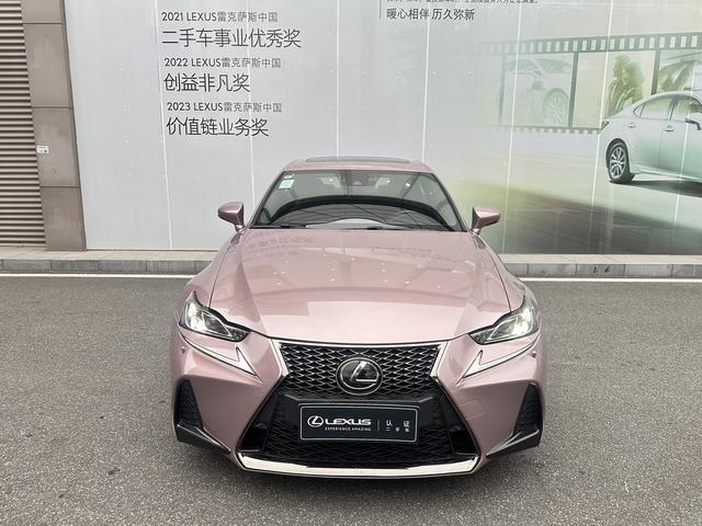 Lexus IS