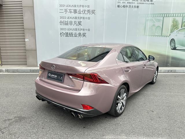 Lexus IS