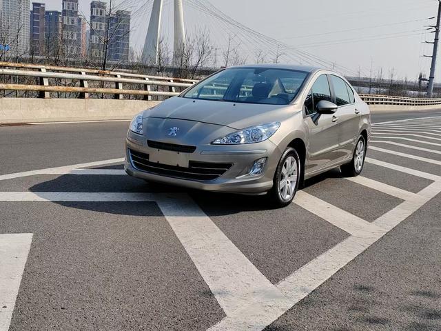 Peugeot 408