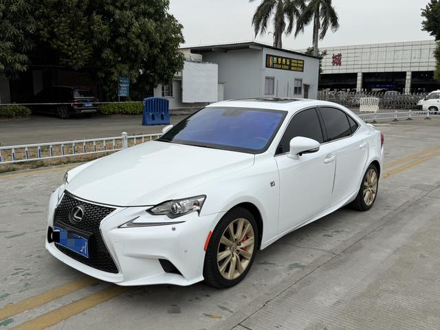 Lexus IS