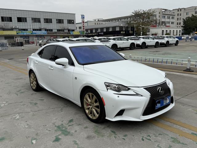 Lexus IS