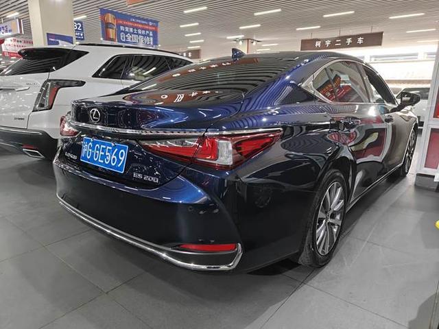 Lexus ES