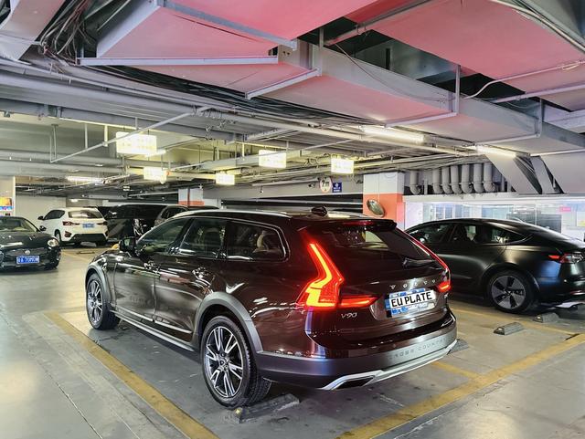 Volvo V90