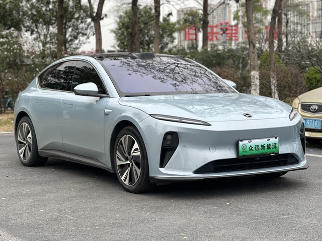 NIO ET5