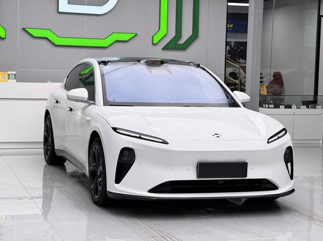 NIO ET5