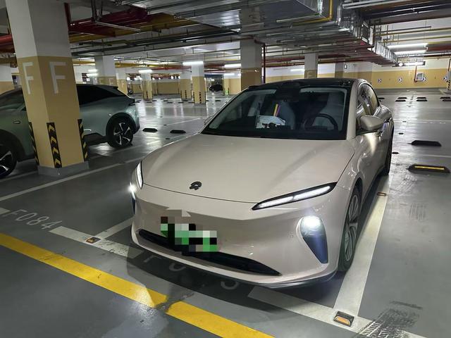 NIO ET5