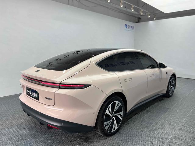 NIO ET5