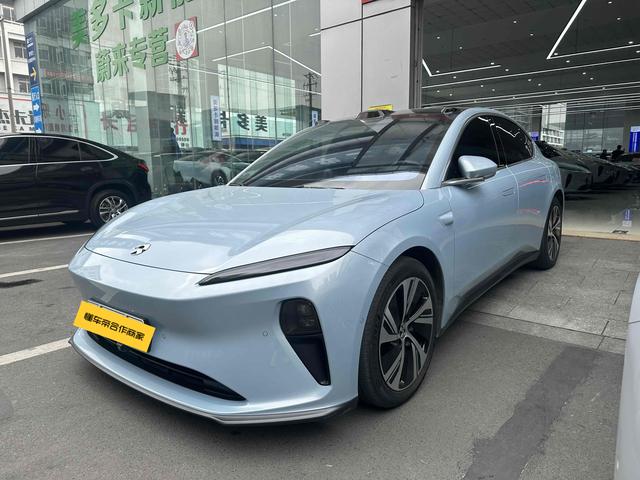 NIO ET5