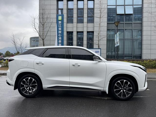 Changan UNI-Z PHEV