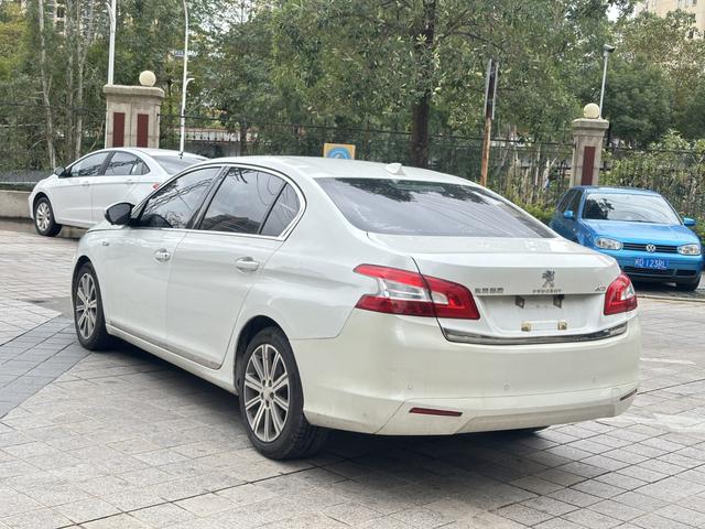 Peugeot 408