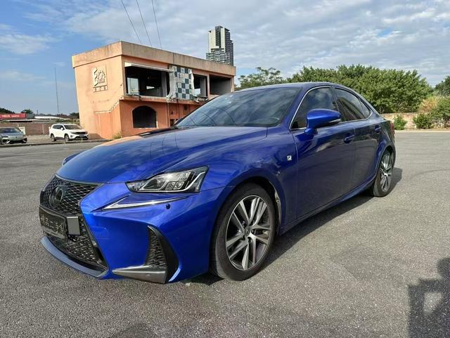 Lexus IS